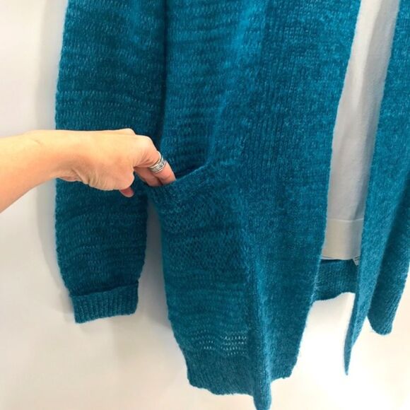 Soft Oversized Cardigan Sweater With Pockets - Picture 4 of 12